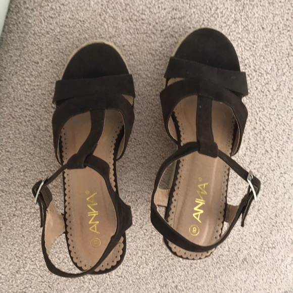 Brown strappy wedges - Picture 3 of 3